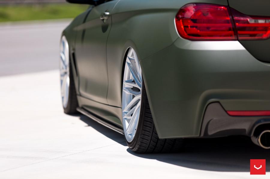 Детали экстерьера BMW M4 Coupe on Vossen Wheels (VFS4) 2017 года  (фото 10 из 46)